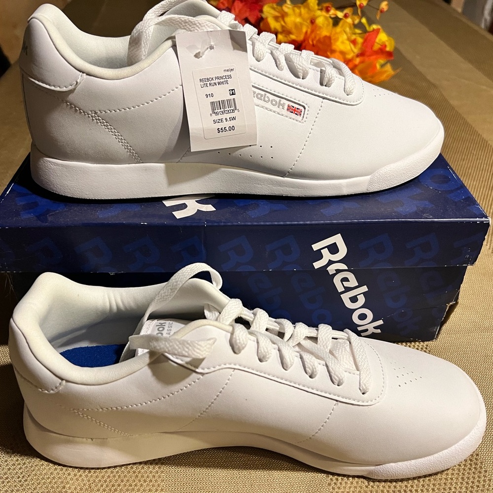 Brand new w/ tags: REEBOK Sz 9.5 wide women’s shoe